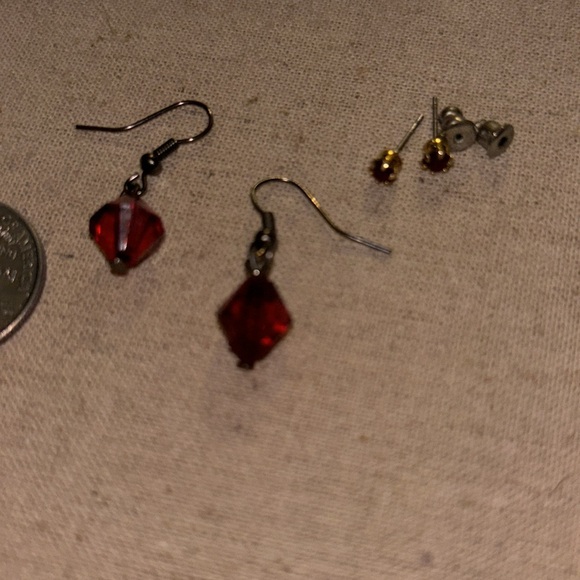 EUC 2 pairs vintage ruby colored costume jewelry earrings, one dangle one stud - Picture 2 of 2